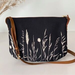 One Thousand Lines Coastal Grass Natural Black Shoulder Bag